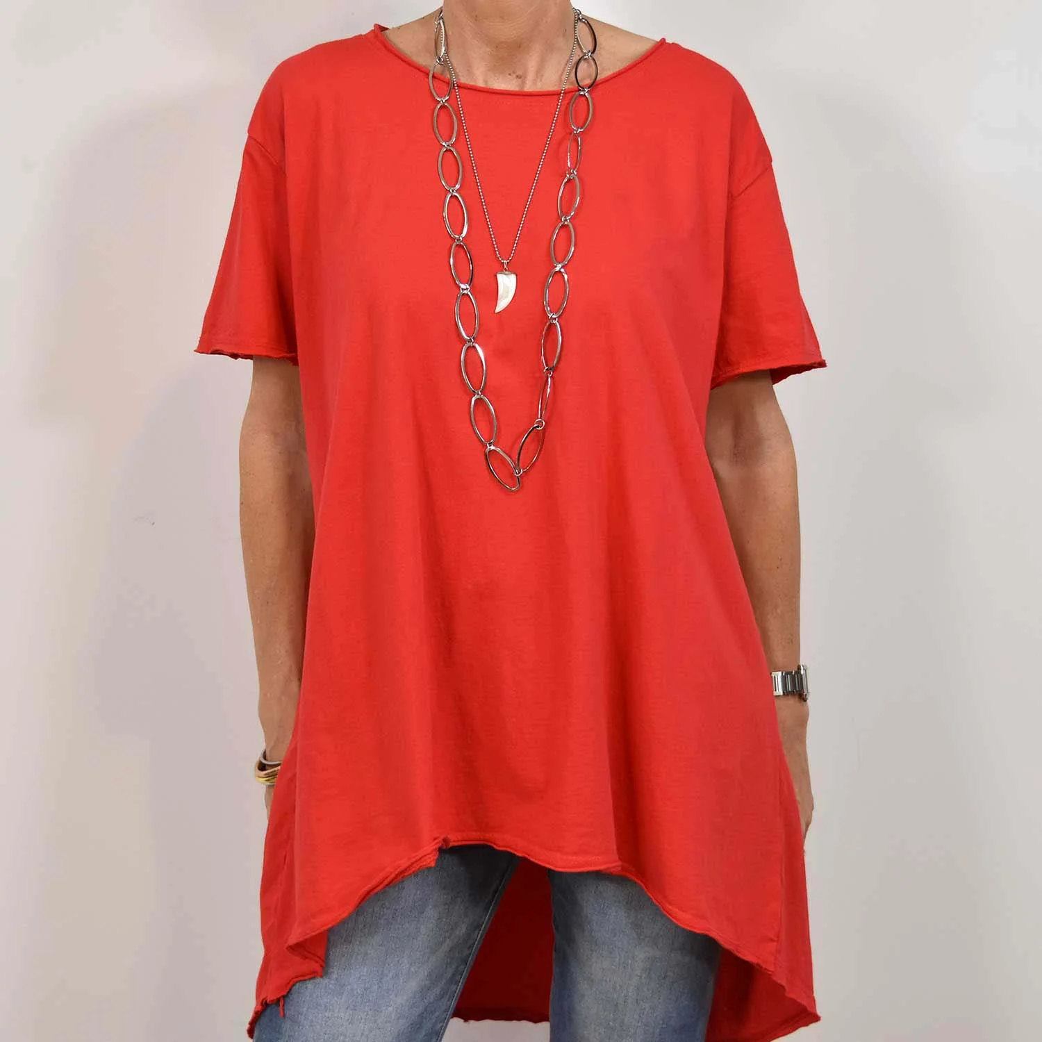 Camiseta asimétrica manga corta roja