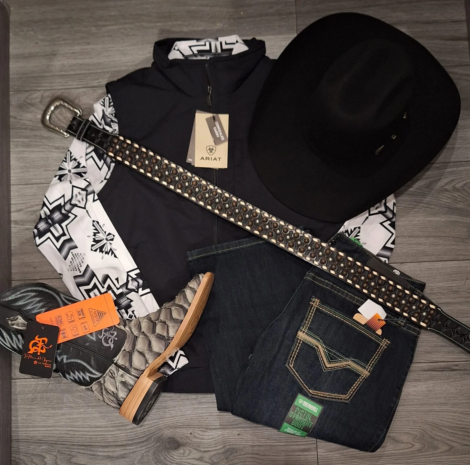 Outfit hombre chaleco ARIAT - Imagen 3